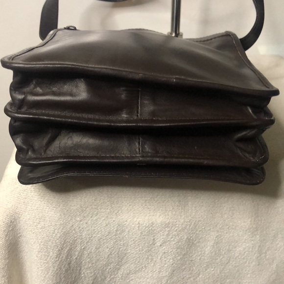 KENNETH COLE dark brown soft leather crossbody handbag. 5 compartments on bag. - Picture 5 of 14